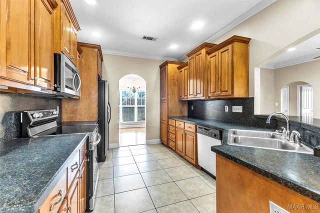 281 Sunset Drive, Deatsville, AL 36022