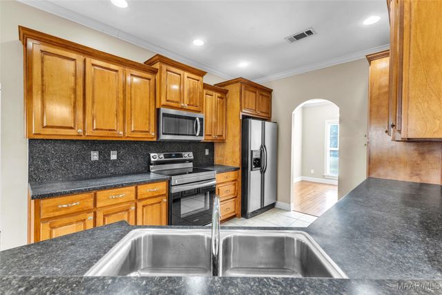 281 Sunset Drive, Deatsville, AL 36022