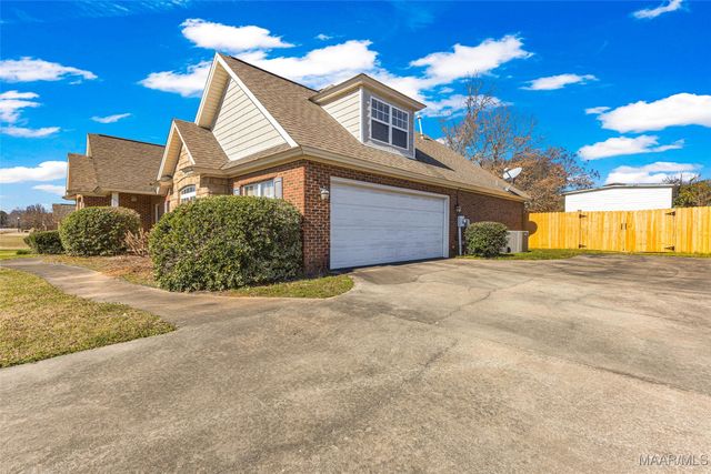 281 Sunset Drive, Deatsville, AL 36022