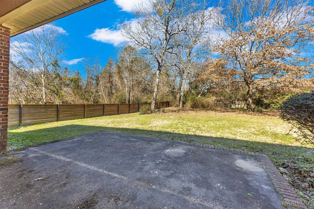 281 Sunset Drive, Deatsville, AL 36022