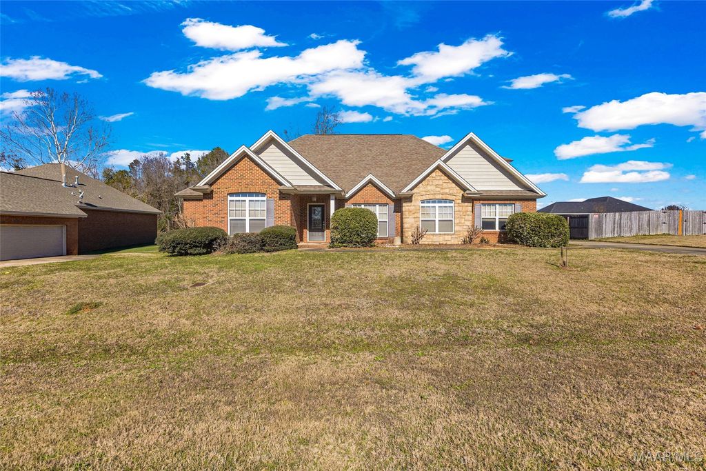 281 Sunset Drive, Deatsville, AL 36022