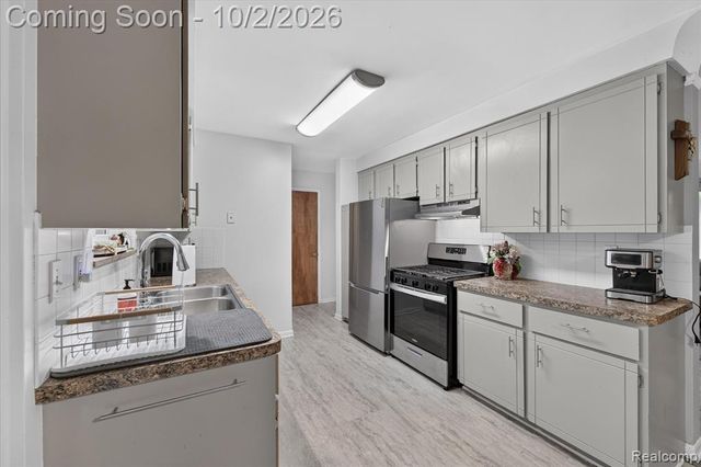 5539 Sunwood Drive, Waterford, MI 48329