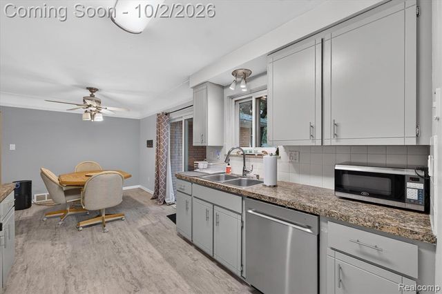 5539 Sunwood Drive, Waterford, MI 48329