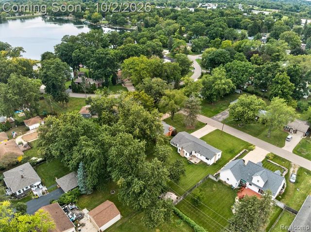 5539 Sunwood Drive, Waterford, MI 48329