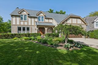 2 N Richmond Court, Lake Zurich, IL 60047