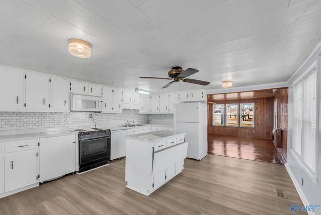 10248 New Cut Road, Athens, AL 35611