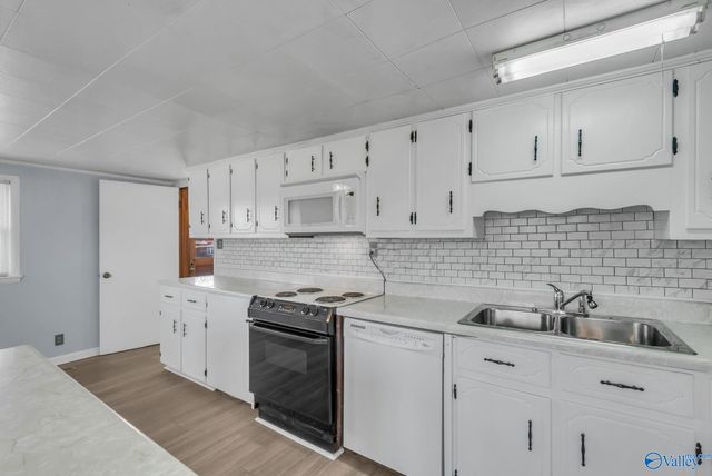 10248 New Cut Road, Athens, AL 35611