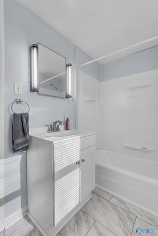 10248 New Cut Road, Athens, AL 35611