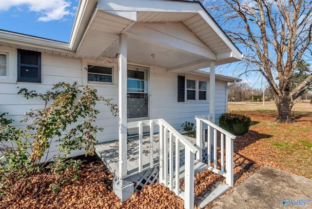 10248 New Cut Road, Athens, AL 35611