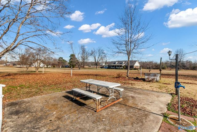 10248 New Cut Road, Athens, AL 35611