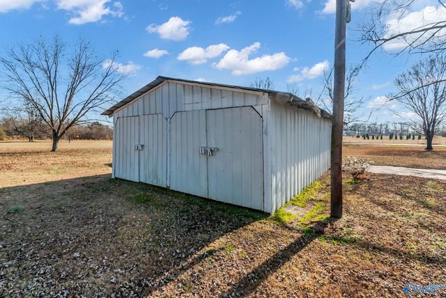 10248 New Cut Road, Athens, AL 35611