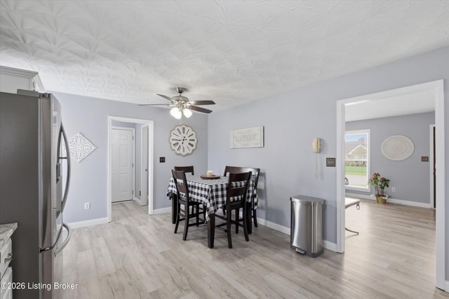 484 Circle Valley Dr, Louisville, KY 40229