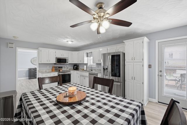 484 Circle Valley Dr, Louisville, KY 40229