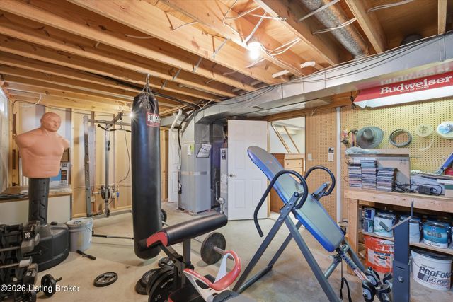 484 Circle Valley Dr, Louisville, KY 40229