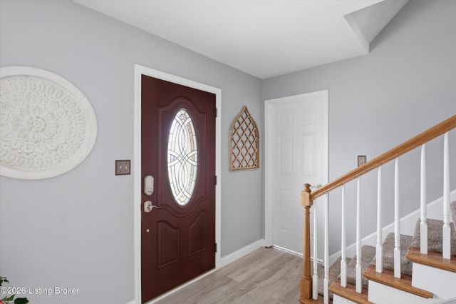 484 Circle Valley Dr, Louisville, KY 40229