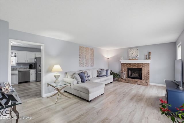 484 Circle Valley Dr, Louisville, KY 40229