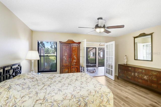 4742 OAK HILL DRIVE 12, Sarasota, FL 34232
