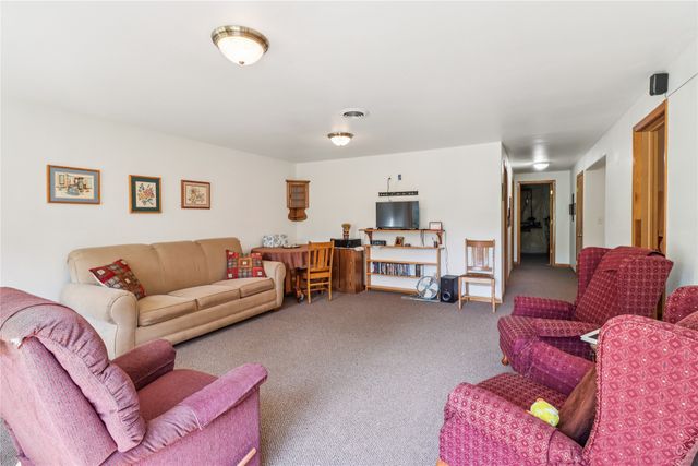 104 Ivy Drive, Montezuma, IA 50171