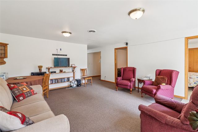 104 Ivy Drive, Montezuma, IA 50171