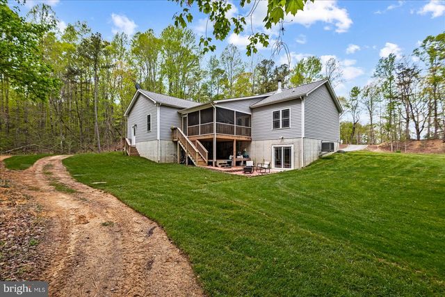 15570 DICKINSONS CORNER DR, King George, VA 22485