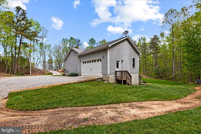 15570 DICKINSONS CORNER DR, King George, VA 22485