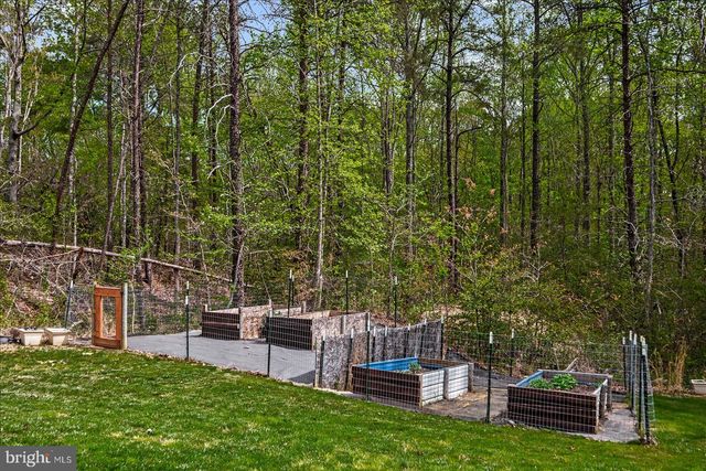 15570 DICKINSONS CORNER DR, King George, VA 22485