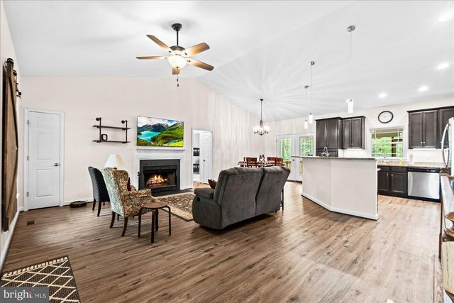 15570 DICKINSONS CORNER DR, King George, VA 22485