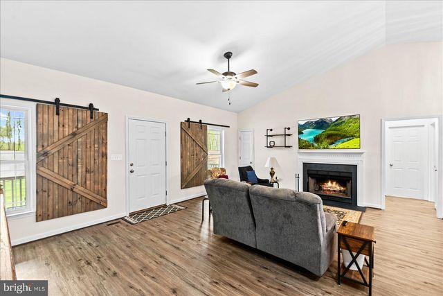 15570 DICKINSONS CORNER DR, King George, VA 22485