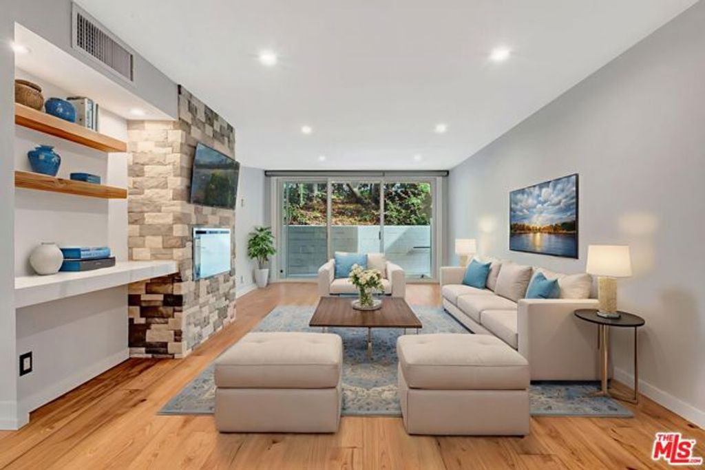 8535 W West Knoll Drive 107, West Hollywood, CA 90069