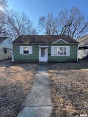 1006 E BEHRENDS Avenue, Peoria, IL 61603
