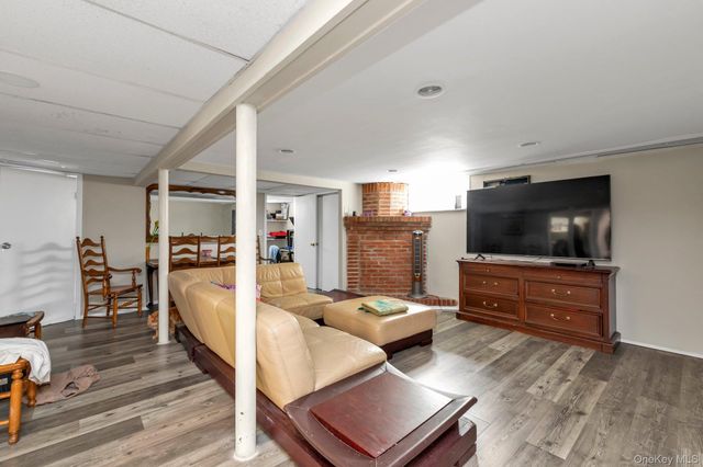 220 Crown Avenue, Floral Park, NY 11001