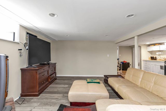 220 Crown Avenue, Floral Park, NY 11001