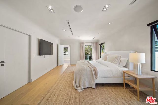 180 S Vista Street, Los Angeles, CA 90036