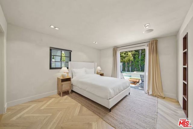 180 S Vista Street, Los Angeles, CA 90036