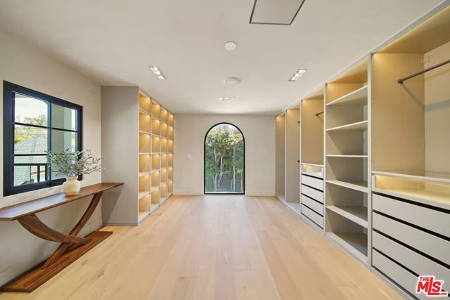 180 S Vista Street, Los Angeles, CA 90036