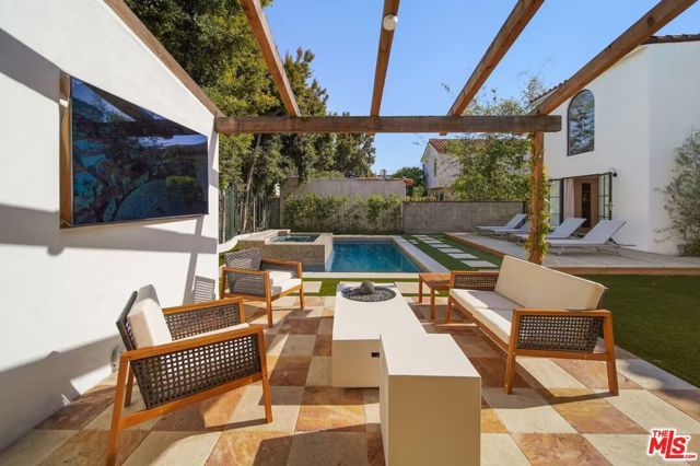 180 S Vista Street, Los Angeles, CA 90036