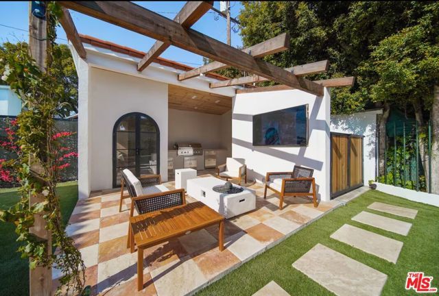 180 S Vista Street, Los Angeles, CA 90036
