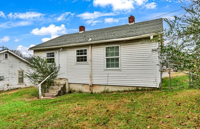 1254 Cedar St, Clarksville, TN 37040