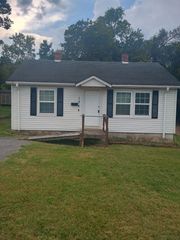 1254 Cedar St, Clarksville, TN 37040