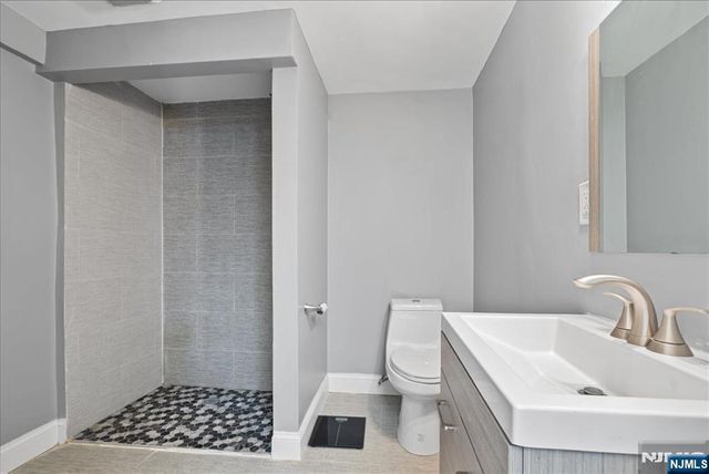 6 Center Street, Pompton Lakes, NJ 07442