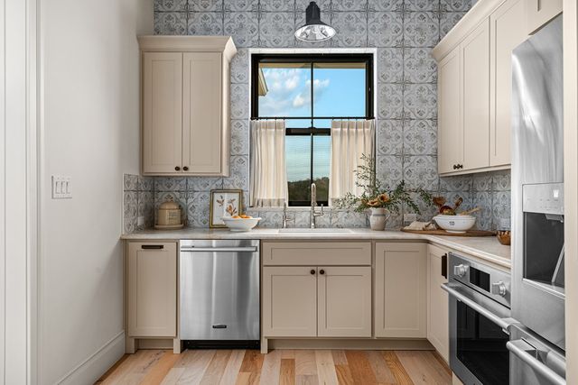 4412 Comanche Trace Dr, Kerrville, TX 78028