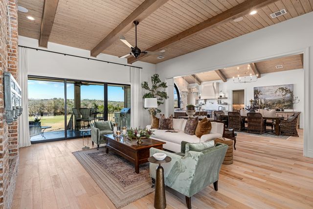 4412 Comanche Trace Dr, Kerrville, TX 78028