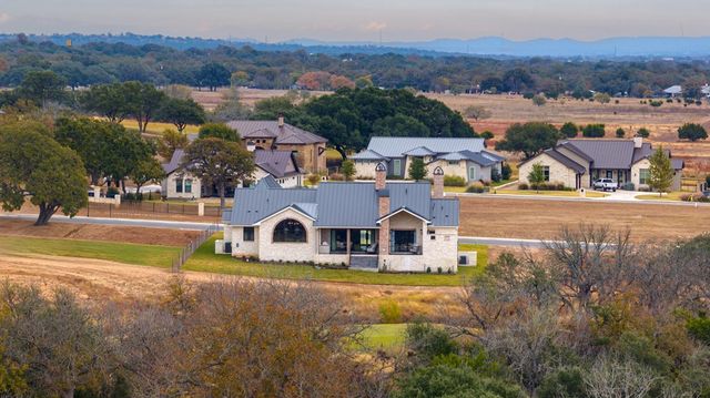 4412 Comanche Trace Dr, Kerrville, TX 78028