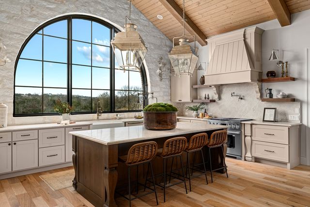 4412 Comanche Trace Dr, Kerrville, TX 78028