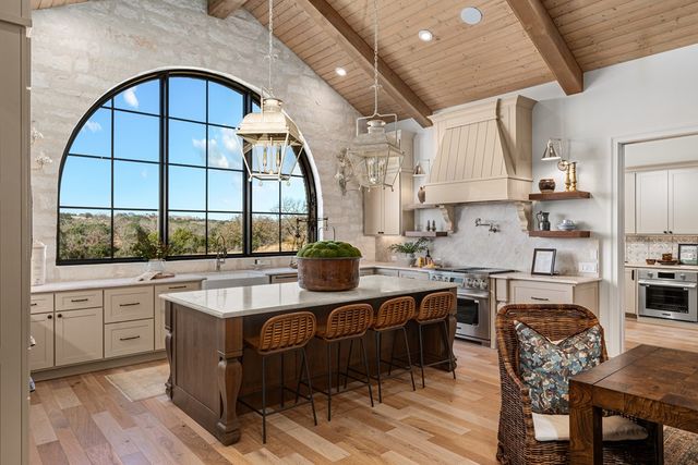 4412 Comanche Trace Dr, Kerrville, TX 78028