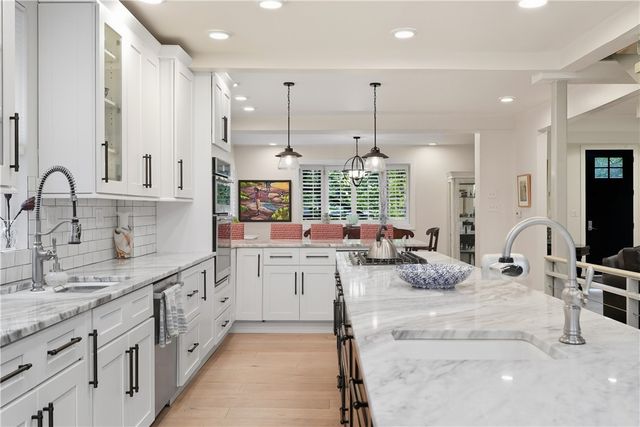 3 Olympia Pl, Squirrel Hill, PA 15217