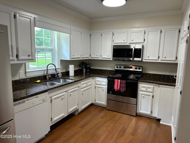 3015 Ellsworth Drive, Greenville, NC 27834