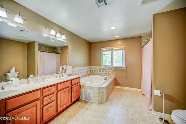 4 Topaz Drive, Jackson, NJ 08527