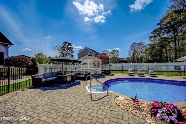 4 Topaz Drive, Jackson, NJ 08527