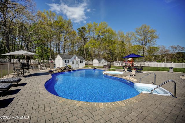 4 Topaz Drive, Jackson, NJ 08527